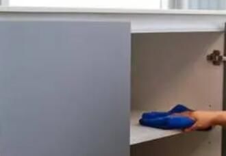 在室內(nèi)進(jìn)行保潔的時(shí)候，要注意什么？